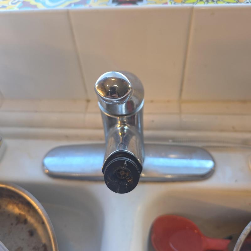 Chrome single handle kitchen faucet with pull-out sprayer