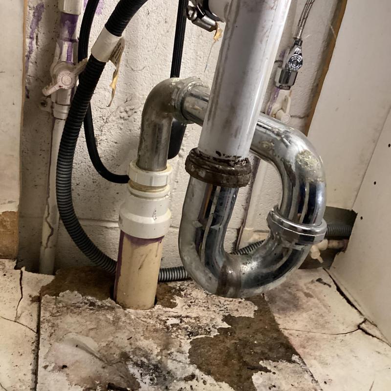 Faucet supply line plumbing with tightened connection
