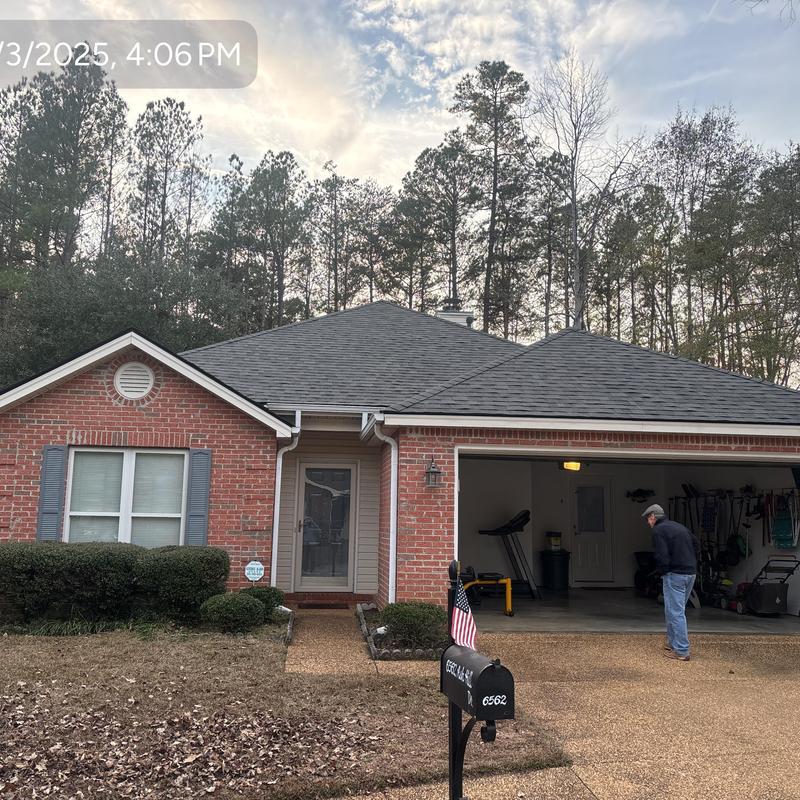 Owens Corning Oakridge Williamsburg Grey shingles on roof Owens Corning Oakridge Williamsburg Grey shingles on roof