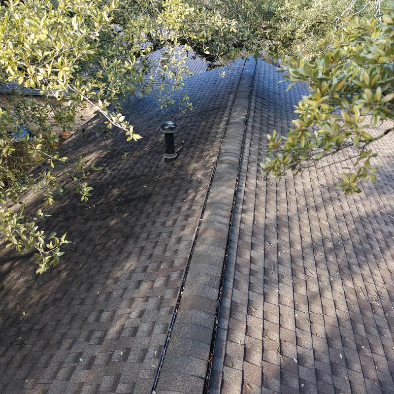 GAF Timberline HDZ asphalt shingle roof with ridge vent