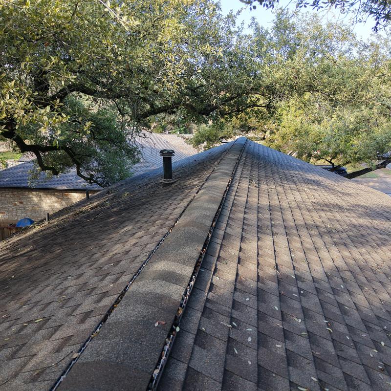 GAF Timberline HDZ asphalt shingle roof with ridge vent