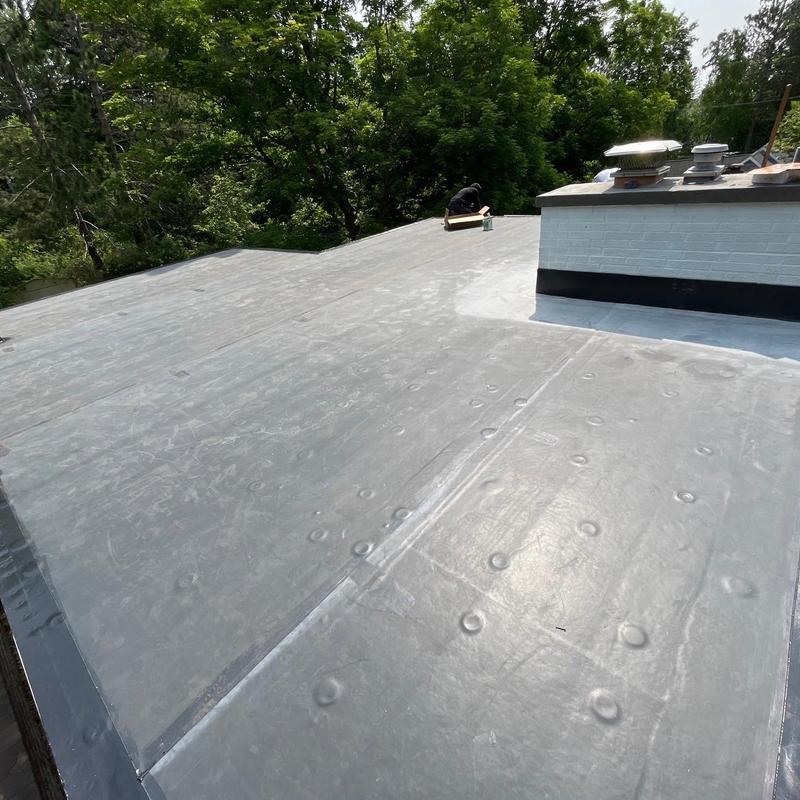EPDM rubber flat roof with new insulation system EPDM rubber flat roof with new insulation system
