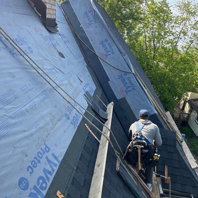 CertainTeed Landmark shingle roof installation with safety harness CertainTeed Landmark shingle roof installation with safety harness