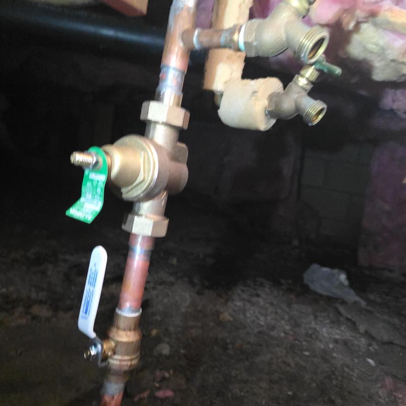 Pressure reducing valve and emergency shutoff valve installation