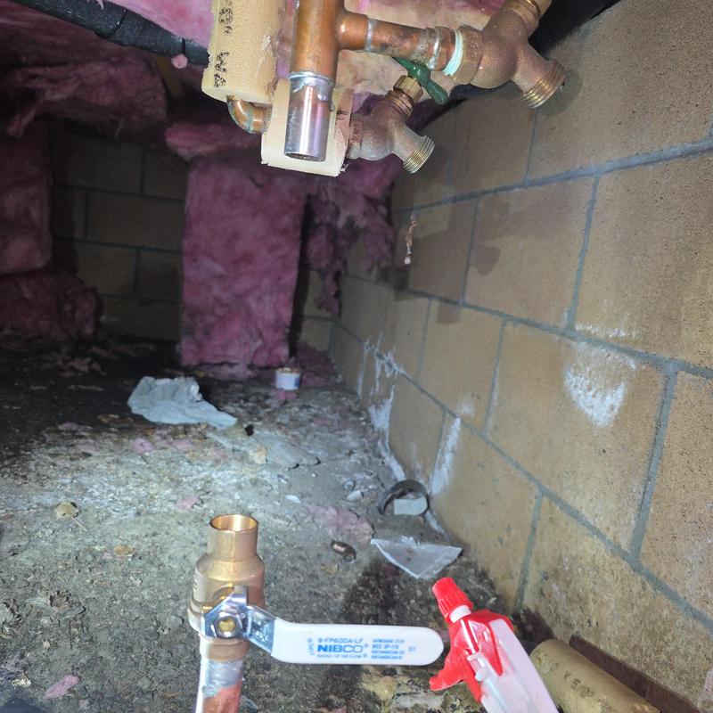 Pressure reducing valve and emergency shutoff installation