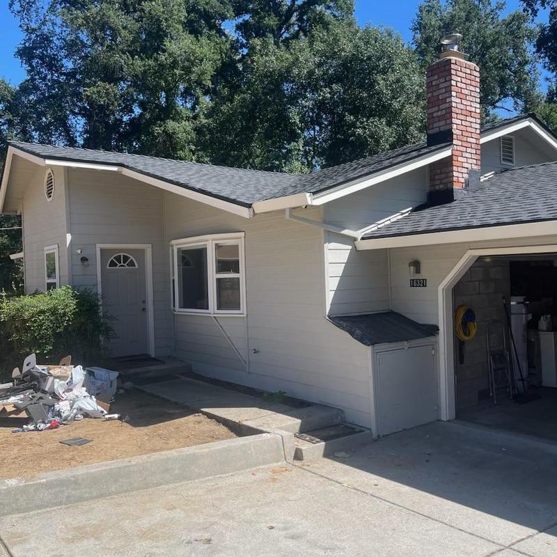 GAF lifetime warranty shingle roof on residential home