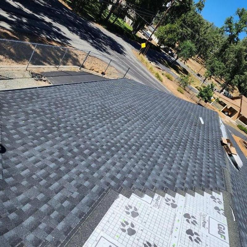 GAF roofing shingles installation with underlayment