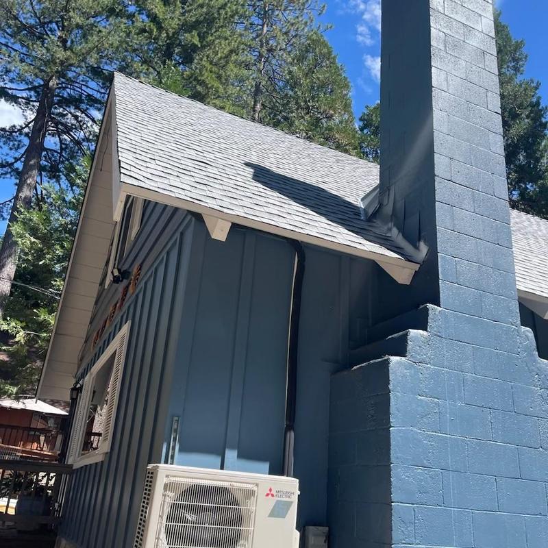 GAF lifetime roof on blue house exterior