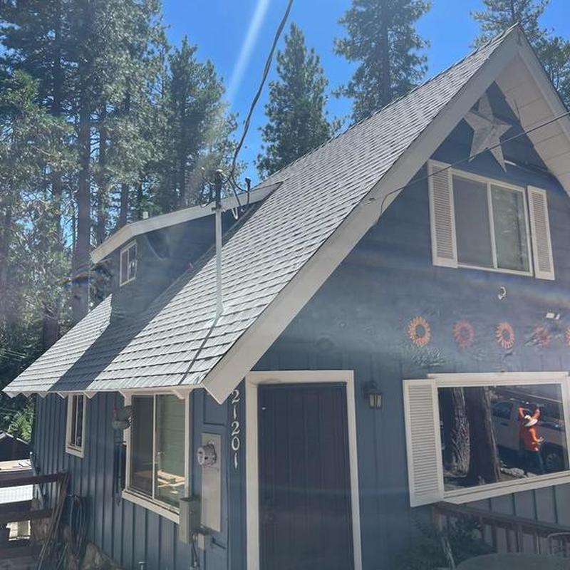 GAF lifetime shingle roof on blue house