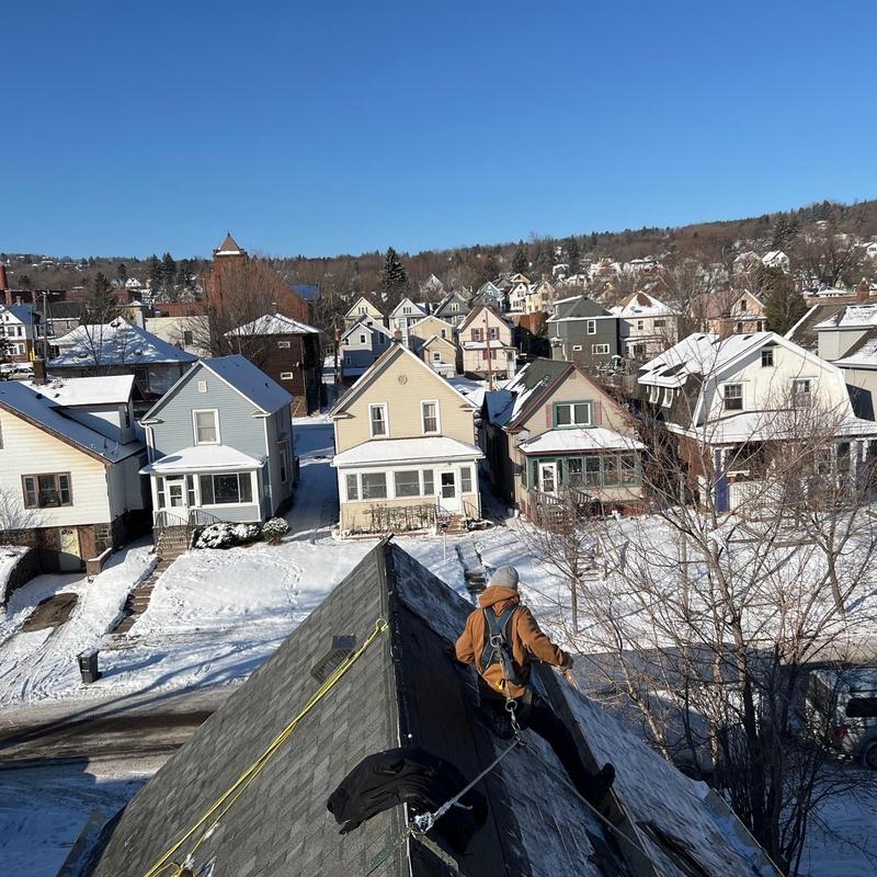 CertainTeed Landmark shingle system installation on roof CertainTeed Landmark shingle system installation on roof