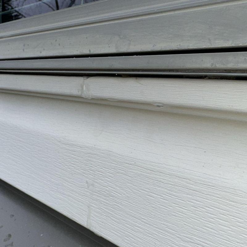 Window siding with fresh caulking sealing gap