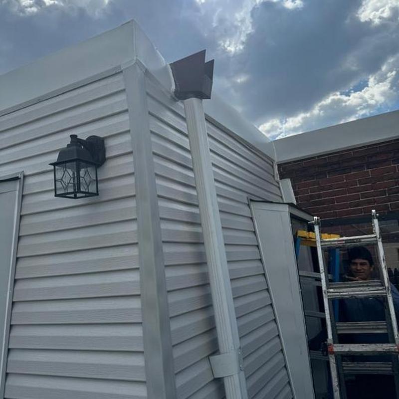 Double 4 vinyl siding with housewrap installation