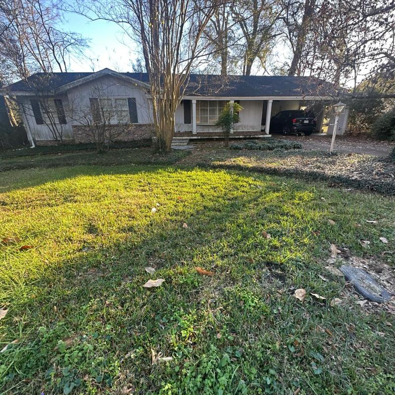 Roof and soffit fascia inspection on residential house
