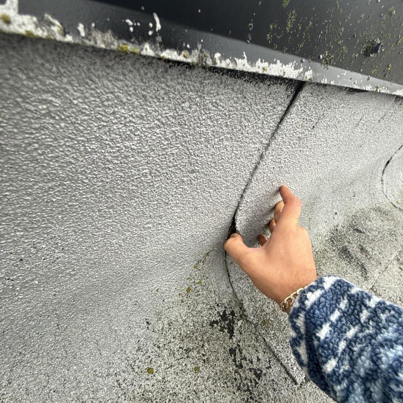 Roof membrane lifting inspection with hand check