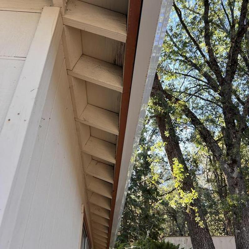 Seamless steel gutter with leaf blaster guards Seamless steel gutter with leaf blaster guards