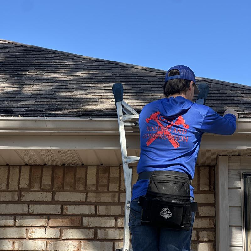 Roof shingles inspection on 16-year-old roof in Friendswood Roof shingles inspection on 16-year-old roof in Friendswood