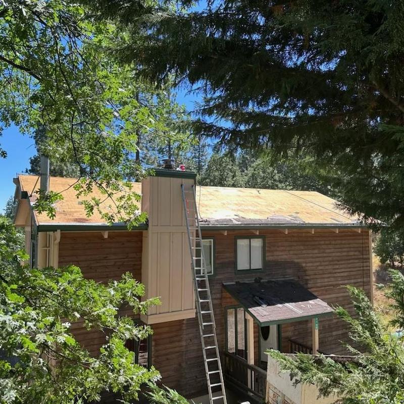 Gaf lifetime asphalt roof under installation on home