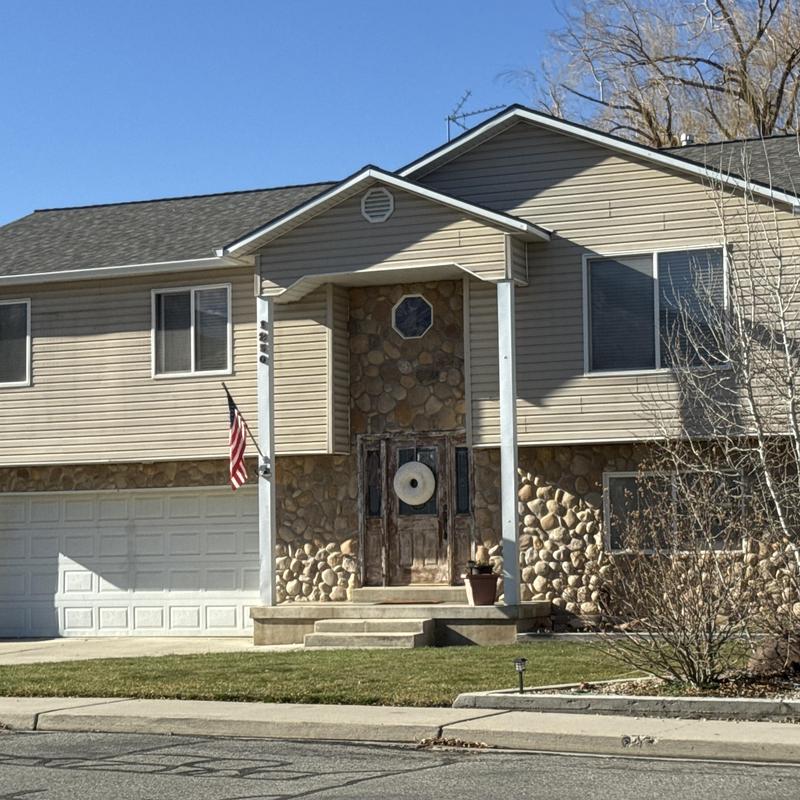 Asphalt shingle roof on two-story home in Payson UT