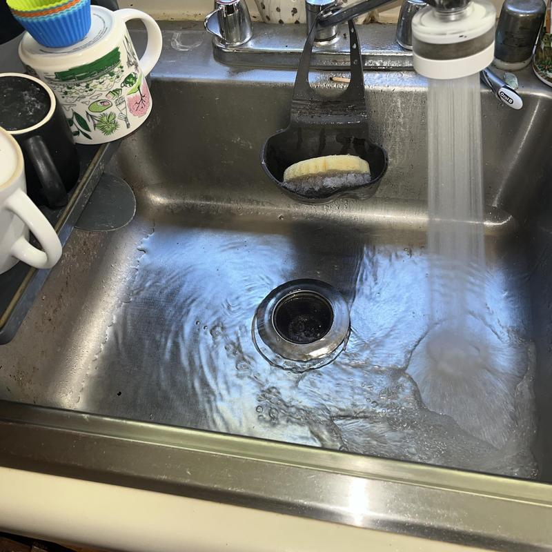 Kitchen sink drain with running water flow