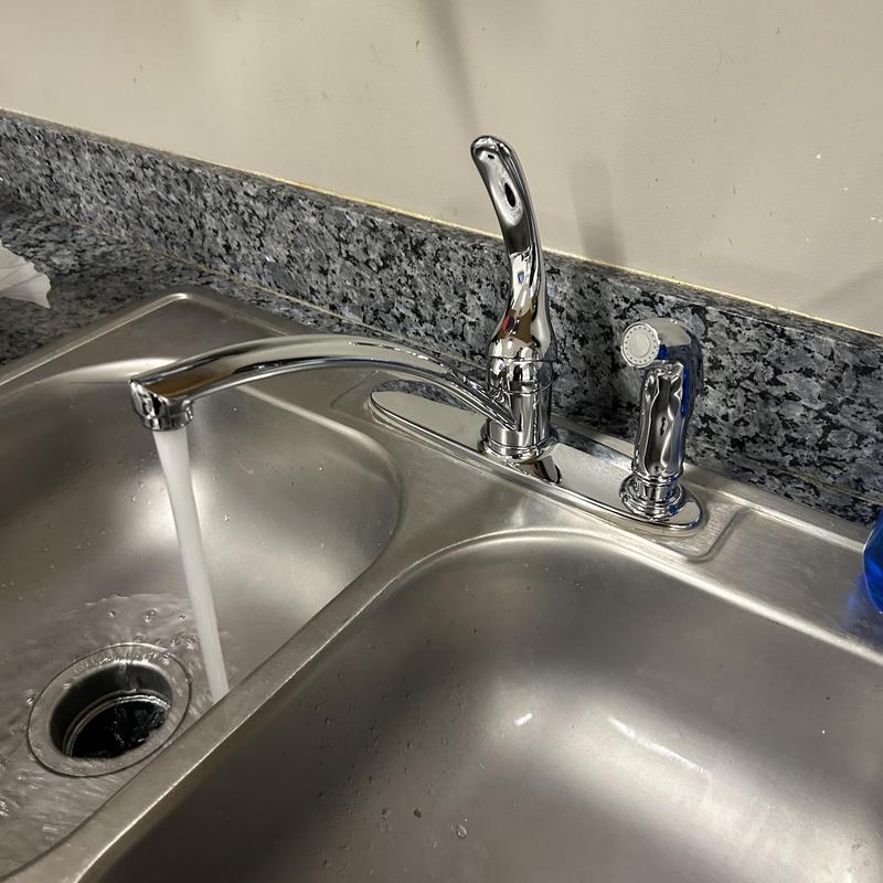 Kitchen sink faucet with side sprayer and running water