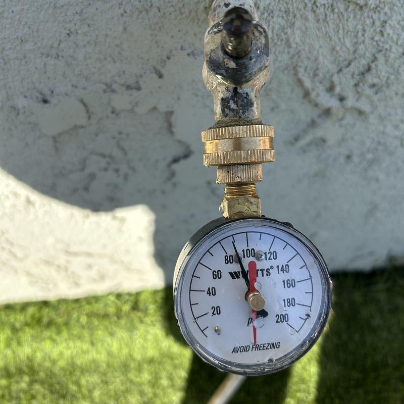 Water pressure gauge on outdoor faucet at 90 psi