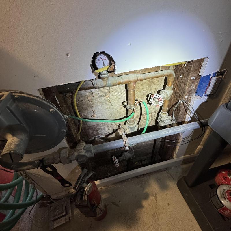 Copper water line with pressure gauge installation Copper water line with pressure gauge installation