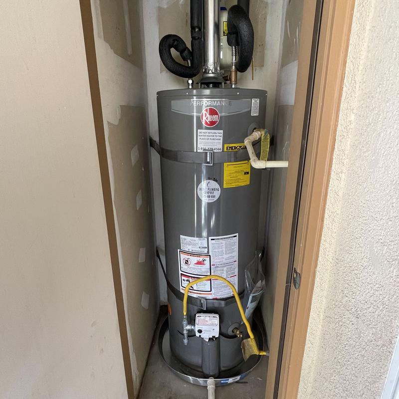 Rheem 50-gallon water heater with new gas and drain pan