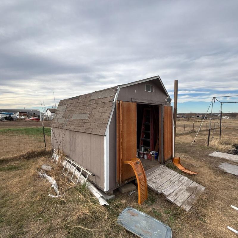 Owens Corning Oakridge shingles on work shed roof