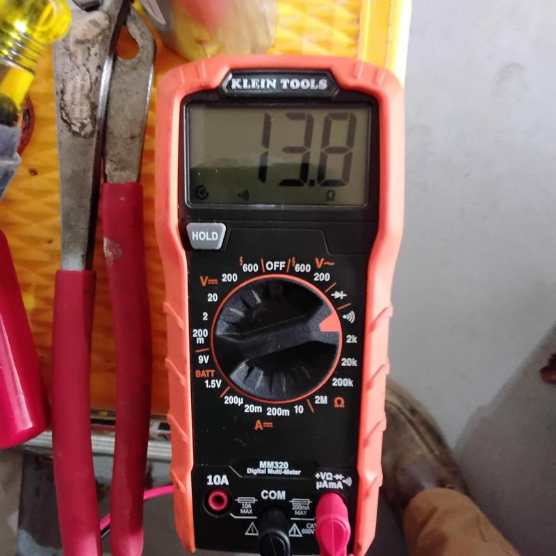 Digital multimeter measuring resistance at 13.8 ohms