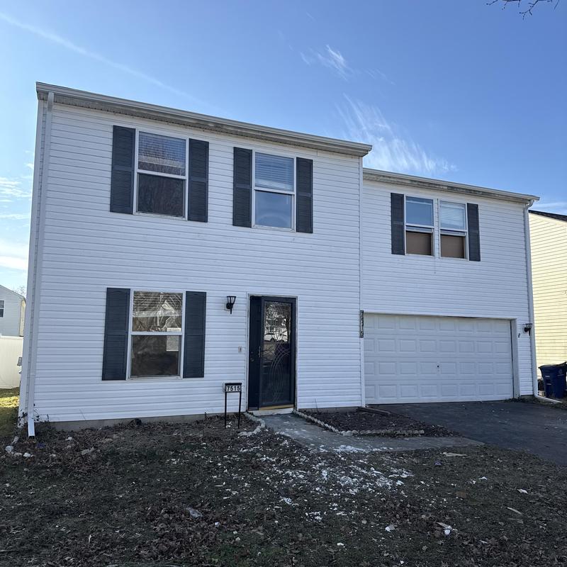 Vinyl windows and shingle roof inspection exterior view Vinyl windows and shingle roof inspection exterior view