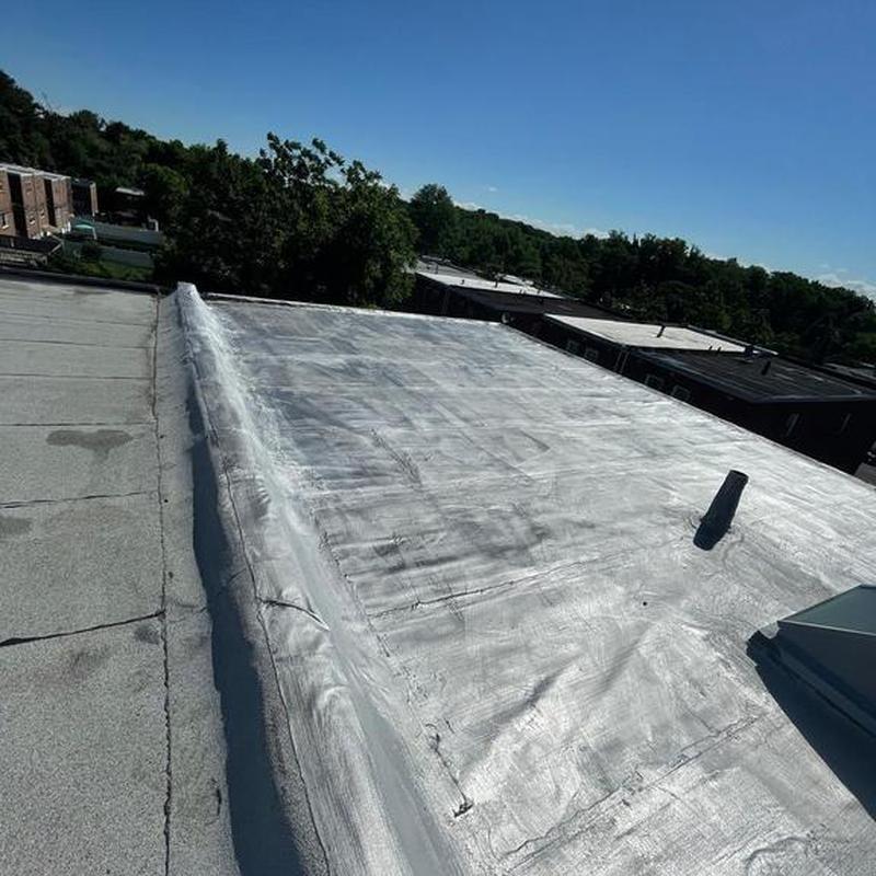 Flat roof aluminum silver coating and sealant application