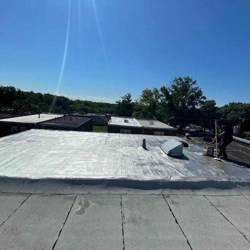 Flat roof aluminum silver coating with roof cement application