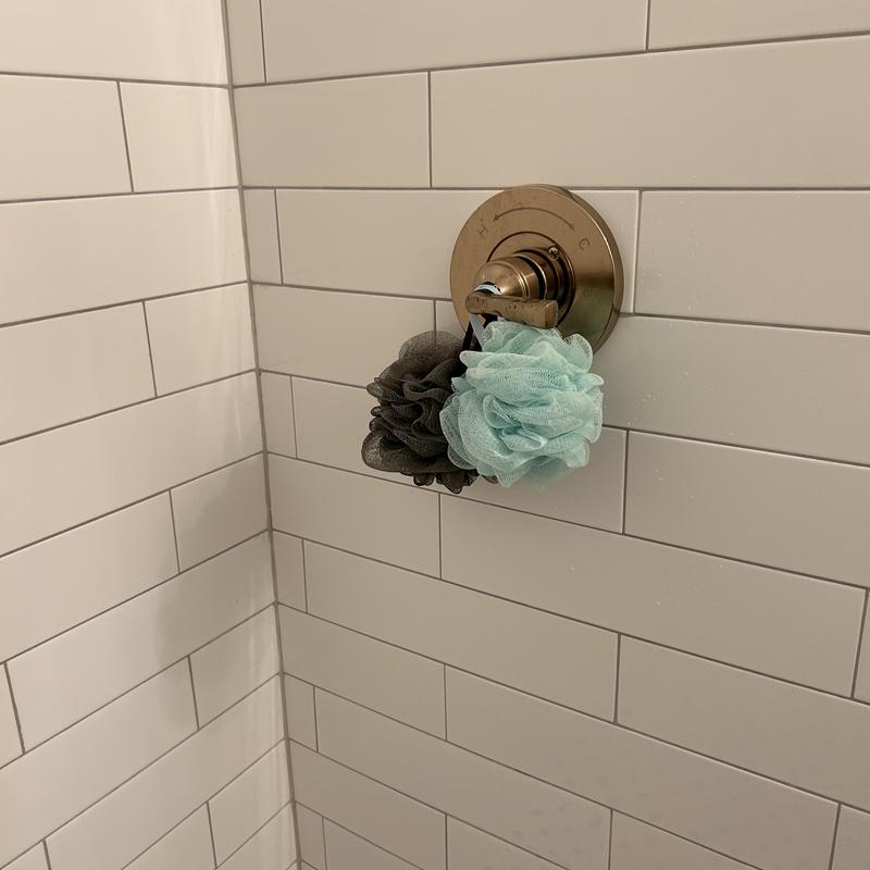 Single handle tub shower valve with bath poufs