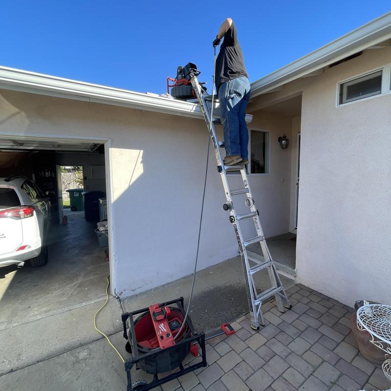Kitchen and laundry drain pipe descaling with chain knocker