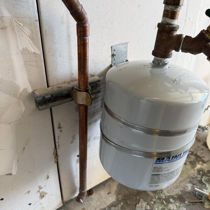 Expansion tank with copper piping installation Expansion tank with copper piping installation