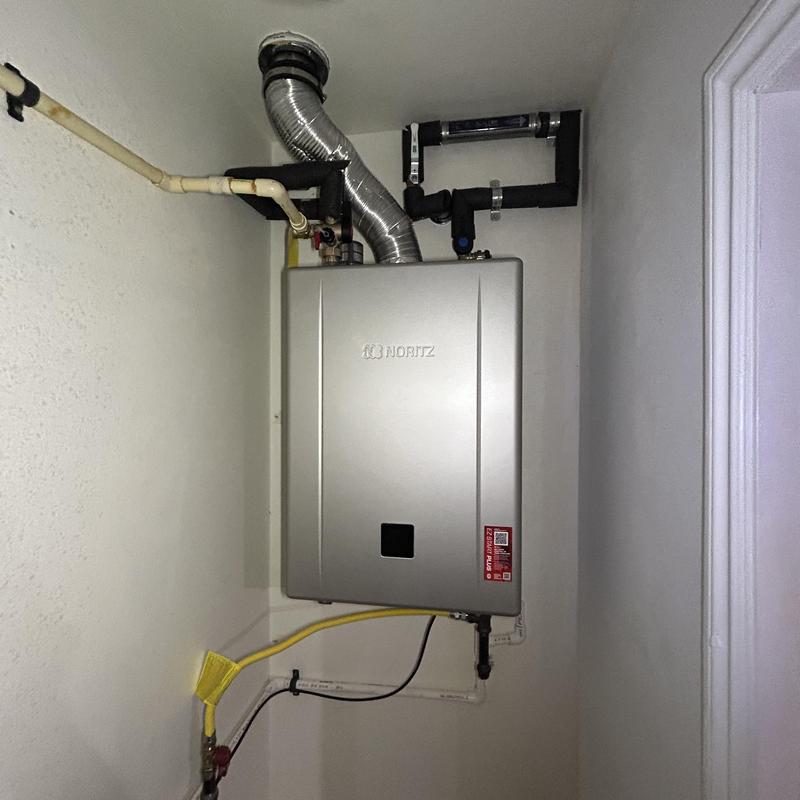 Noritz tankless water heater with venting and pipes