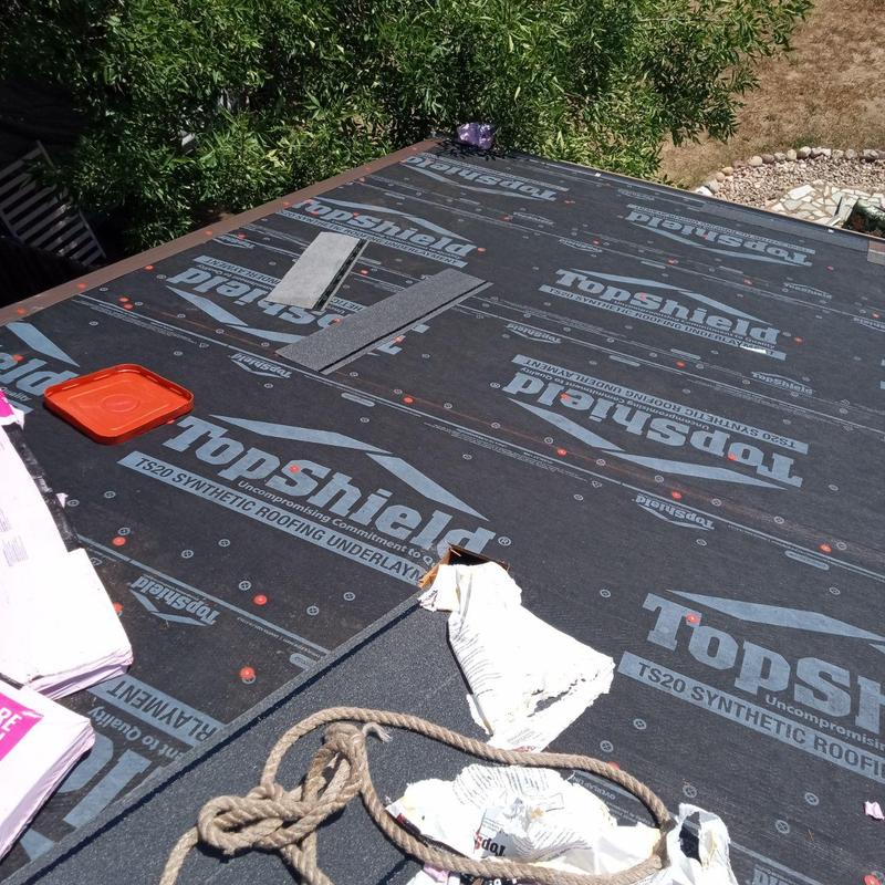 Synthetic roofing underlayment installation with rope and shingles Synthetic roofing underlayment installation with rope and shingles