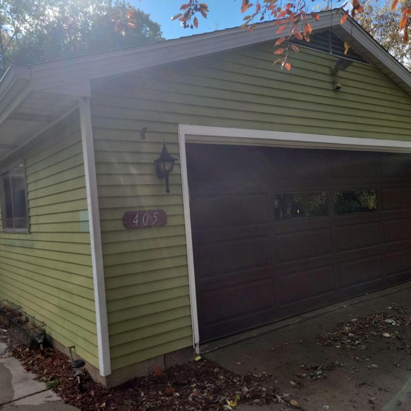 Aluminum siding and garage door painting in soft mint green Aluminum siding and garage door painting in soft mint green