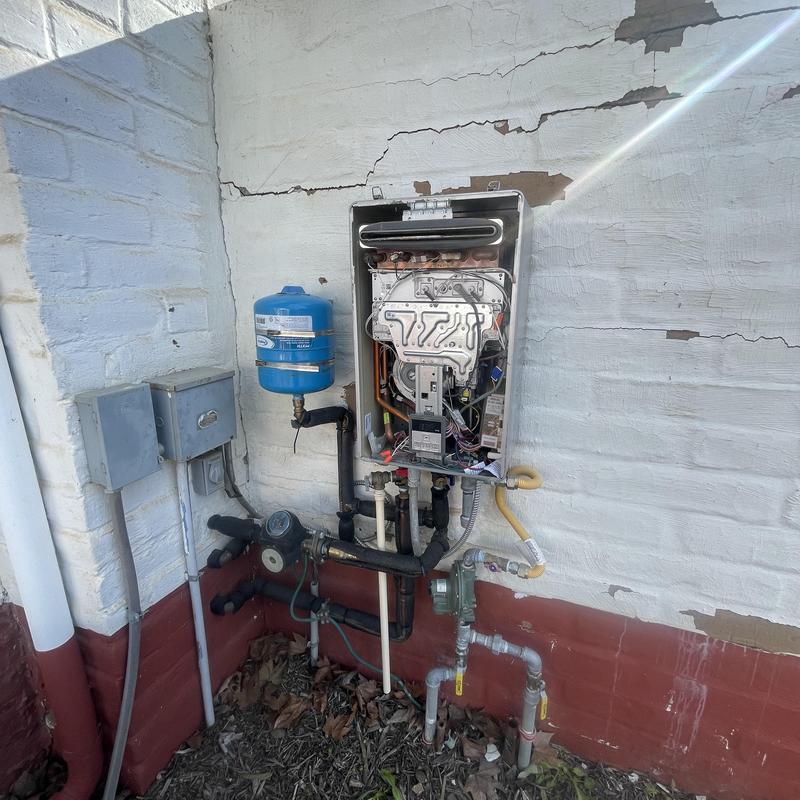 Tankless water heater with external recirculating pump