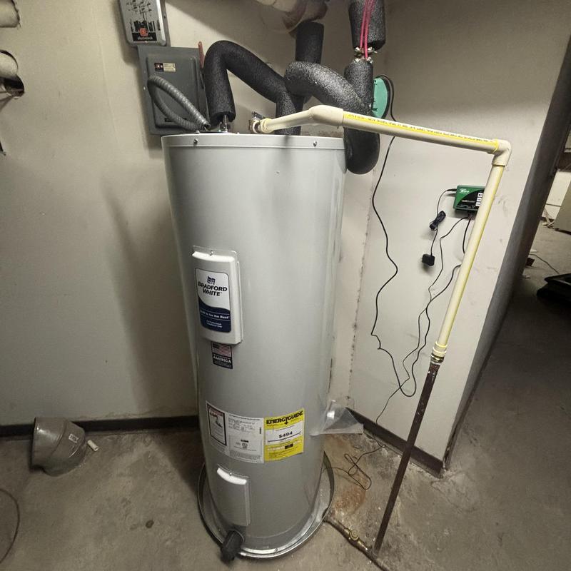 Electric water heater with insulation pipes installation