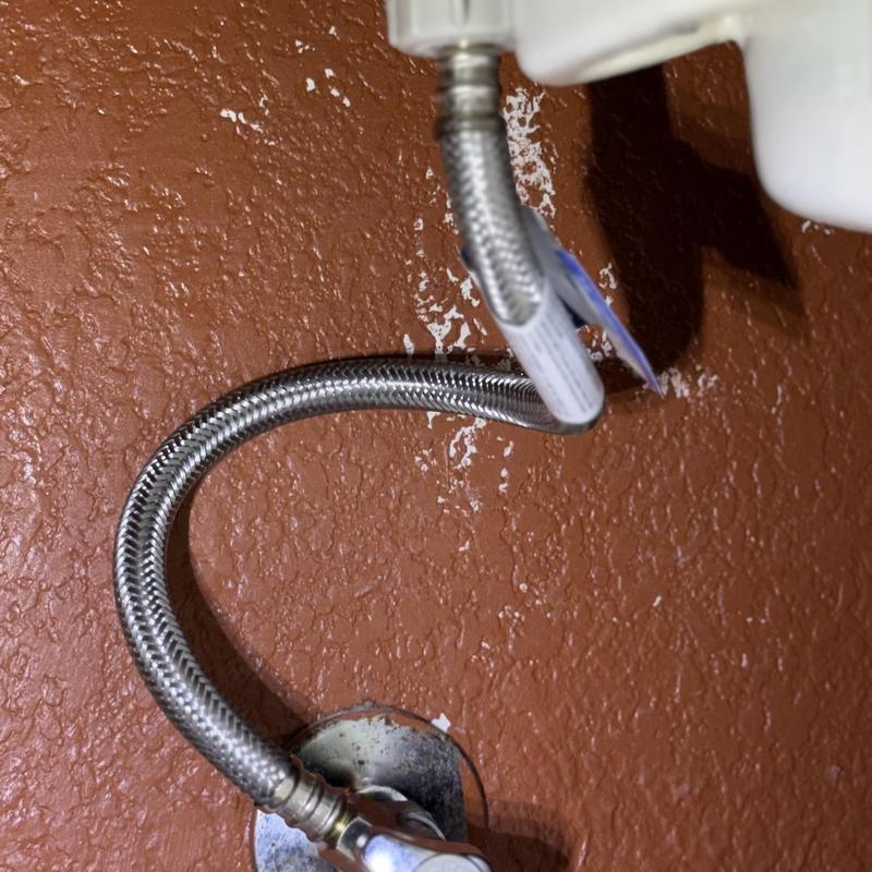 Toilet water supply line connecting valve and tank