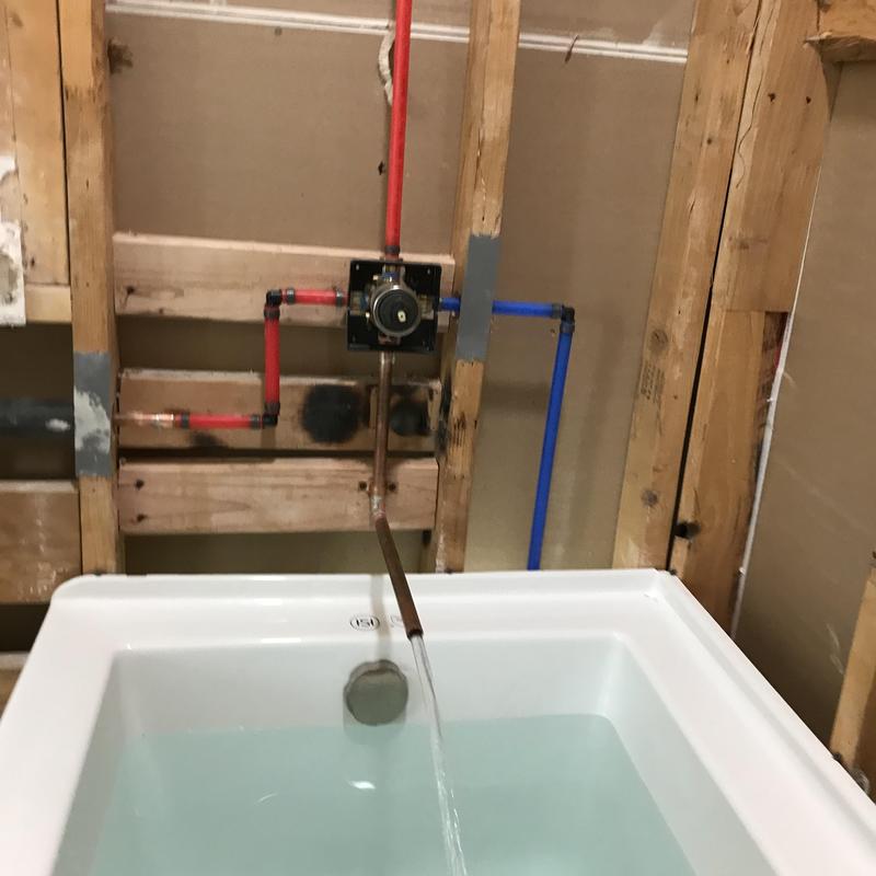 Tub shower valve with water flowing during installation