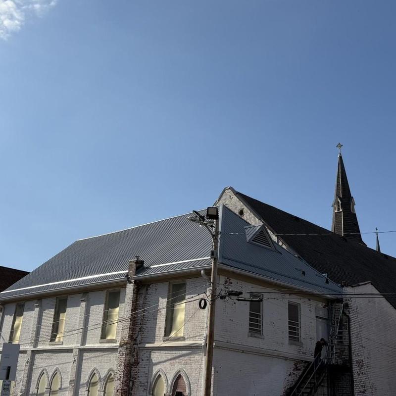 28 Gauge Everlast metal roof installation on steep deck