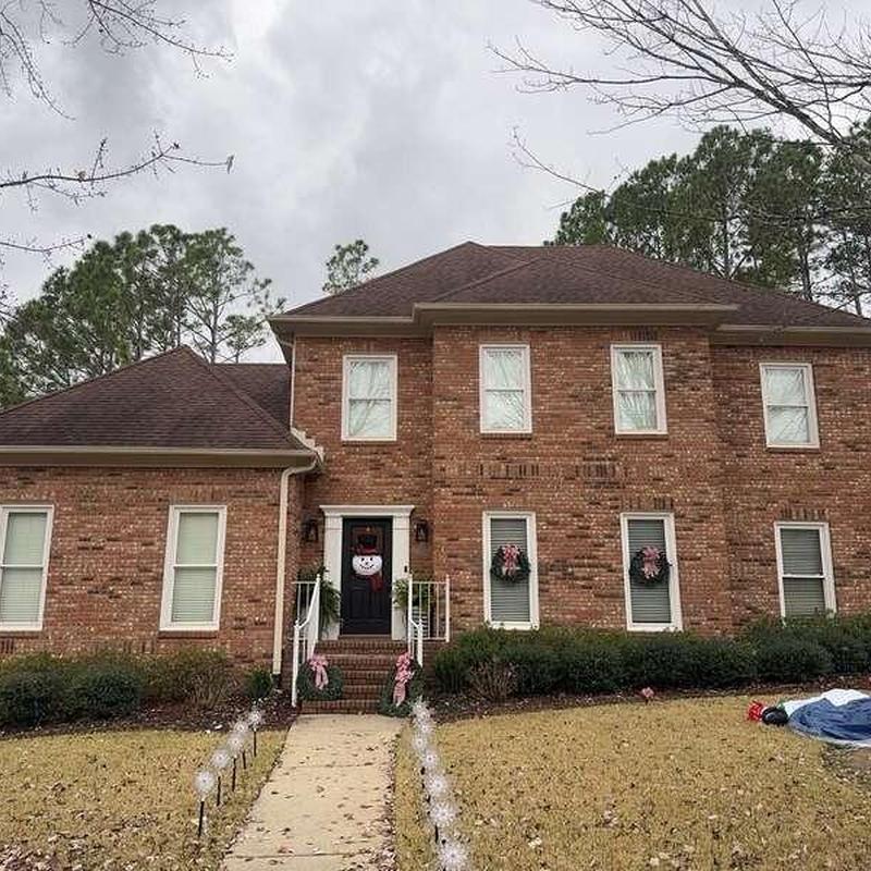 Owen's Corning Oakridge shingles on new roof installation Owen's Corning Oakridge shingles on new roof installation