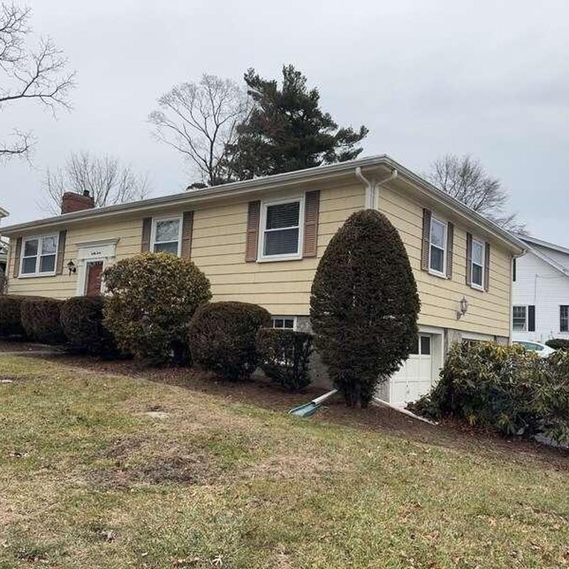 Lifetime asphalt roof with Azek fascia and aluminum gutters
