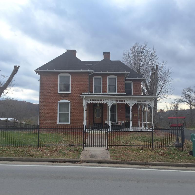 Asphalt shingle roof on brick home in Blountville, TN