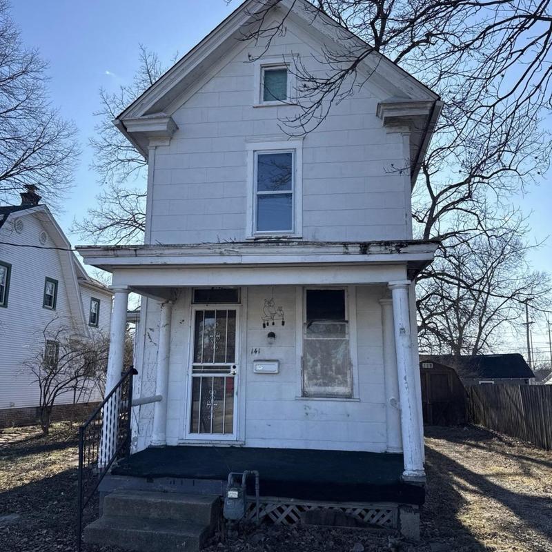 Vinyl window inspection and measuring on white house