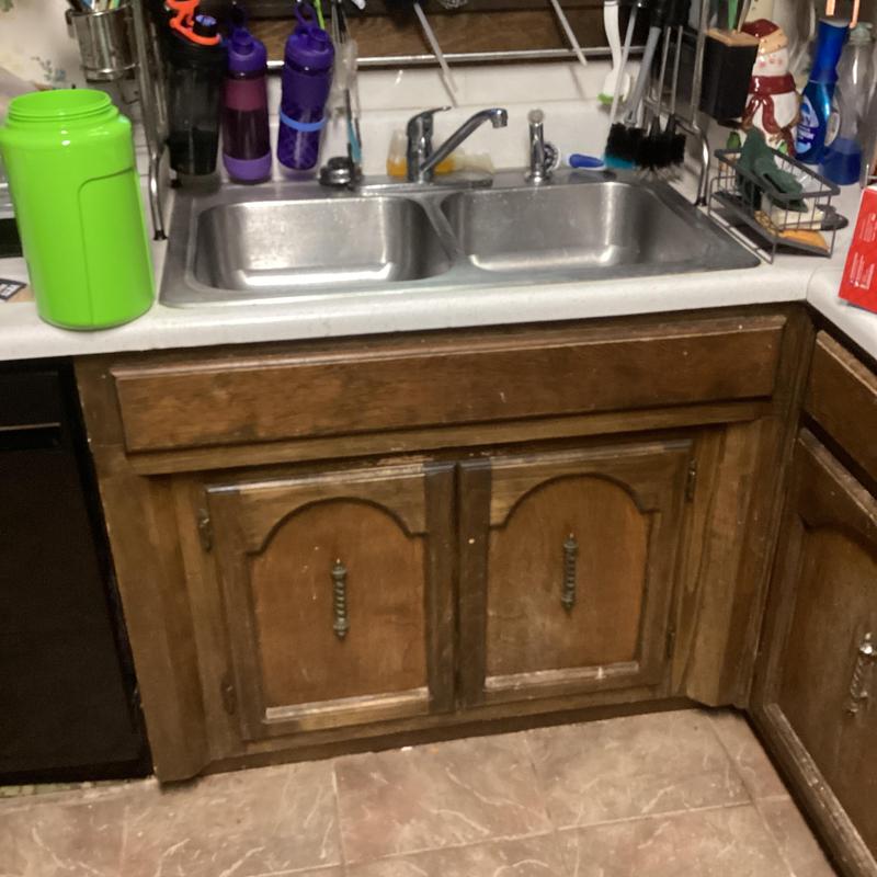 Kitchen sink drain with cabinet plumbing clearance