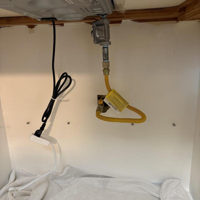 Gas shut-off valve with yellow flex line installation Gas shut-off valve with yellow flex line installation