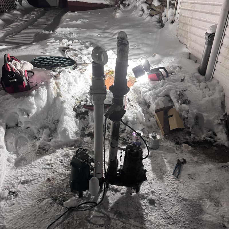 Zoeller M367 sewage pump installation in snow